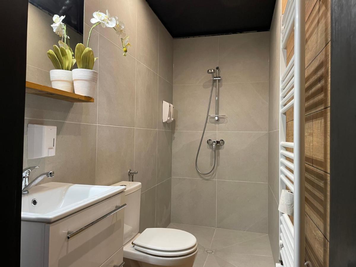 Cosy Apartment In Family Compound Turany Ngoại thất bức ảnh